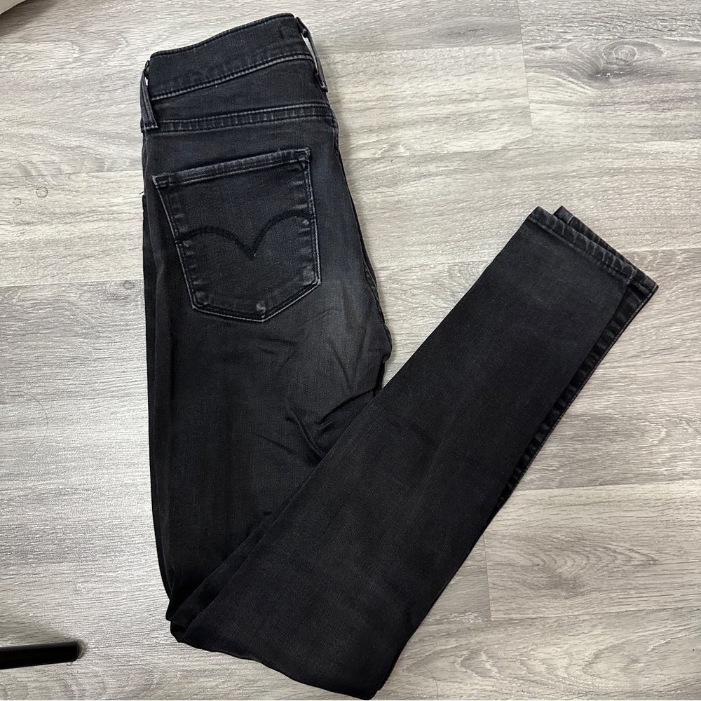 Levi’s super skinny size 27